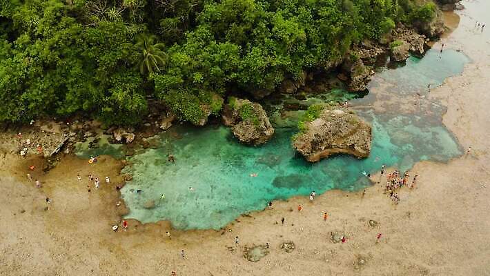 파도 바다 섬 여행 자연 휴가 사람없음 야외 물 파란색 만 당구 썰물 장면 암초 석호 조감도 터키석 파라다이스 4K MOV 해외동영상 클립영상 자연요소 컬러 구기 보석 생태계 동영상 파일형식