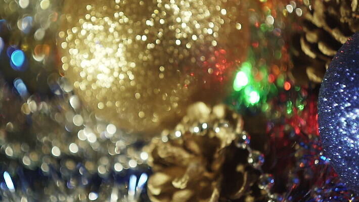 백그라운드 크리스마스장식 크리스마스 목걸이 공 모션 추상 휴가 새해 사람없음 장식 빛 컬러풀 뷰티 반사 축제 축하 소프트포커스 보케 마법 빛망울 광 MOV 해외동영상 클립영상 기념일 컬러 컨셉 무늬 장신구 촬영기법 동영상 파일형식