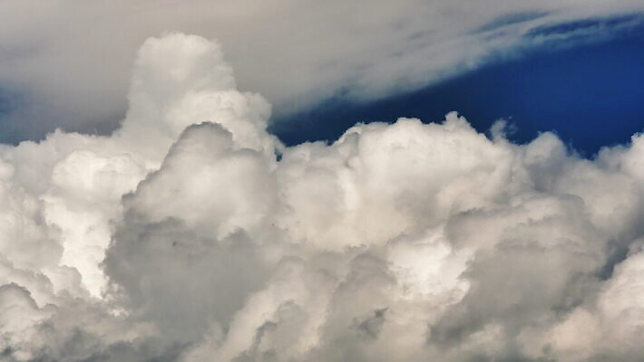 구름 컬러 백그라운드 자연 하늘 날씨 풍경 사람없음 야외 가로 여름 파란색 빛 햇빛 태양 우주 환경 흰색 전원 분위기 장면 천국 솜털 스카이라인 내추럴 오존 적란운 천창 유일 4K 타임랩스 MOV 해외동영상 클립영상 자연요소 계절 컨셉 촬영기법 전기에너지 생태계 동영상 파일형식 구름_자연