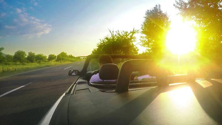 라이프스타일 커플 여자 행복 도로 여행 자동차 휴가 갈색머리 미소 사람 사람없음 야외 여름 친구 햇빛 태양 파티 일몰 기쁨 꿈 운전 운전사 고급 오픈카 자동 4K MP4 해외동영상 클립영상 자연요소 직업 헤어스타일 계절 감정 길 육상교통 컨셉 관계 교통시설 모션 승용차 표정 이벤트 생활 노을 동영상 파일형식