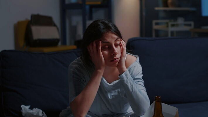 감정 스트레스 건강 피곤 성인 고통 슬픔 표현 체험 좌절 고독 눈물 걱정 불행 문제 긴장 우울증 자살 적자 피해자 혼자 정신건강 4K MOV 해외동영상 클립영상 컨셉 사람 피해 질병 동영상 파일형식