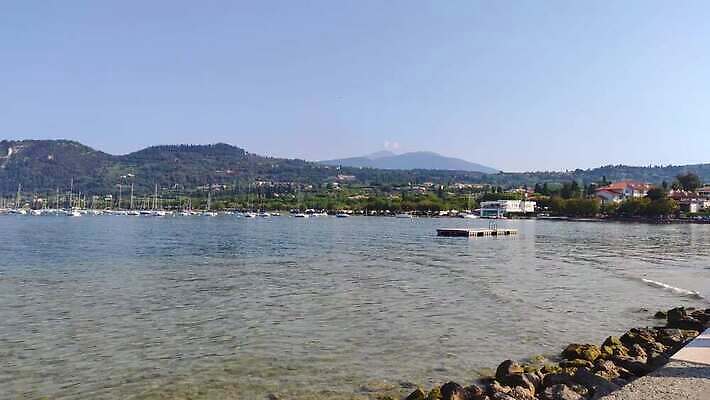 유럽 호수 모래 바다 섬 여행 백그라운드 요트 자연 하늘 휴가 산 안테나 파노라마 사람없음 물 파란색 우주 일출 항구 검은색 일몰 이탈리아 흰색 만 보트 올리브 휴양지 알프스 베네치아 랜드마크 베로나 4K MP4 해외동영상 클립영상 자연요소 열매 나라 컬러 배_교통 통신 교통시설 촬영기법 노을 장소 생태계 동영상 파일형식