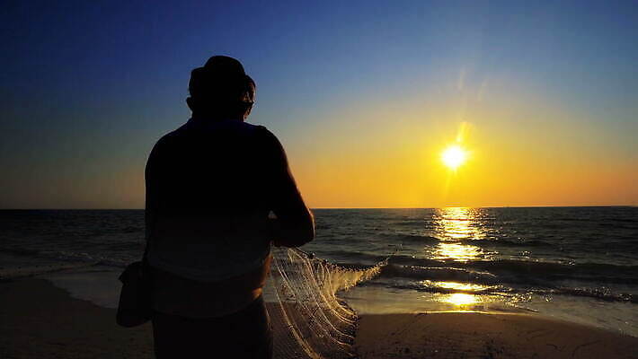 전통 라이프스타일 실루엣 아시아 호수 여행 태국 자연 하늘 아침 낚시 어류 사람 동양인 야외 목재 물 강 반사 평화 일출 환경 일몰 그물 농부 가난 어부 베트남 인도네시아 낚시꾼 캄보디아 미얀마 알바니아 4K MOV 해외동영상 클립영상 주간 자연요소 나무 직업 나라 컨셉 재료 레저 촬영기법 인종 생활 노을 동남아시아 수중동물 생태계 동영상 파일형식 남유럽