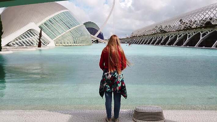 라이프스타일 응시 공원 유럽 여행 건축양식 미래 관리 한명 건물 물 산책 도시 스페인 당구 박물관 랜드마크 발렌시아 4K MOV 해외동영상 클립영상 자연요소 1 건축물 시선 공공시설 건축 나라 컨셉 휴식 사람 생활 구기 동영상 파일형식