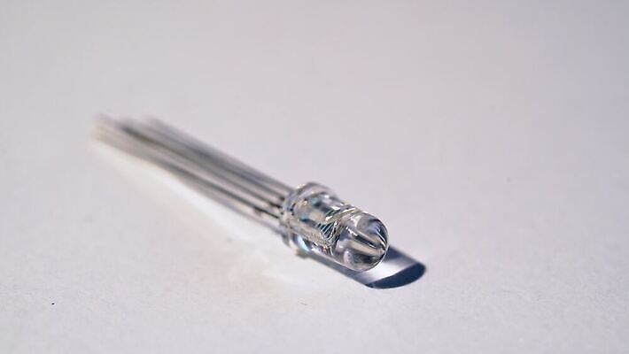 디자인 컬러 백그라운드 패턴 전구 부분 추상 조명 사람없음 전자제품 빛 컬러풀 디지털 장비 흰색 램프 닫기 오브젝트 순환 반도체 전자 공학 빛망울 고립 광 다이오드 엘리먼트 콘덴서 주도 4K MOV 해외동영상 클립영상 교육 무늬 모션 예절 동영상 파일형식