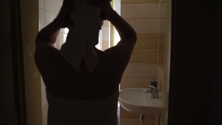 백인 여자 신체 호텔 휴가 휴식 건강 한명 성인 물 수건 뷰티 섹시 머리 스파 화장품 거품 욕실 흰색 신선 고급 씻기 빨래 누드 청소 비만 피부 피부관리 휴양지 비누 로션 샴푸 굴곡 돌봄 바디케어 벌거벗은 샤워실 위생관리 4K MOV 해외동영상 클립영상 자연요소 서양인 1 컬러 컨셉 가사 모션 숙소 관리 사람 신체부위 위생용품 청결 장소 몸매 동영상 샤워시설 파일형식