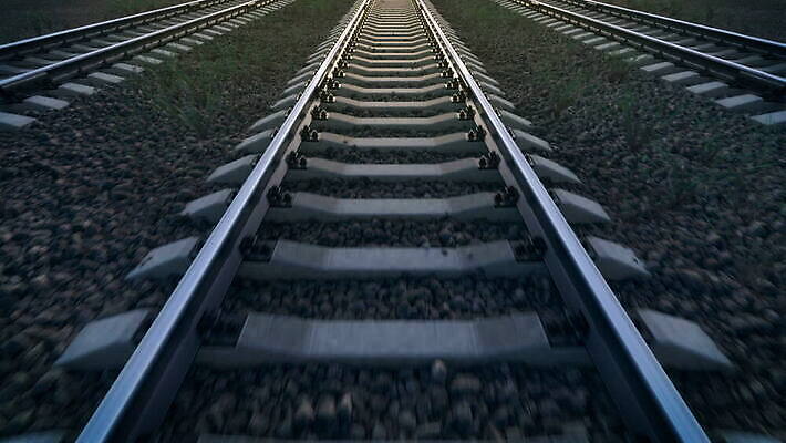 산업 도로 길 선 여행 교통시설 모션 풍경 사람없음 빛 햇빛 태양 일출 희망 일몰 기찻길 꿈 기차 화물 고리 철 속도 천국 무한 방법 선로 영원 철강 수평선 MOV 해외동영상 클립영상 자연요소 감정 육상교통 교통 대중교통 노을 운송업 시설 동영상 파일형식