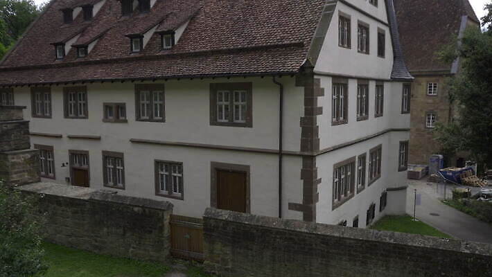 유럽 종교 도로 십자가 건축양식 엄마 독일 사람없음 건물 세계 갈색 교회 마을 정원 중세 역사 재산 땅 수도원 천연기념물 랜드마크 수녀원 안뜰 옛날 4K MOV 해외동영상 클립영상 건축물 건축 나라 길 컬러 가족 종교건축 교통시설 금융 동영상 파일형식
