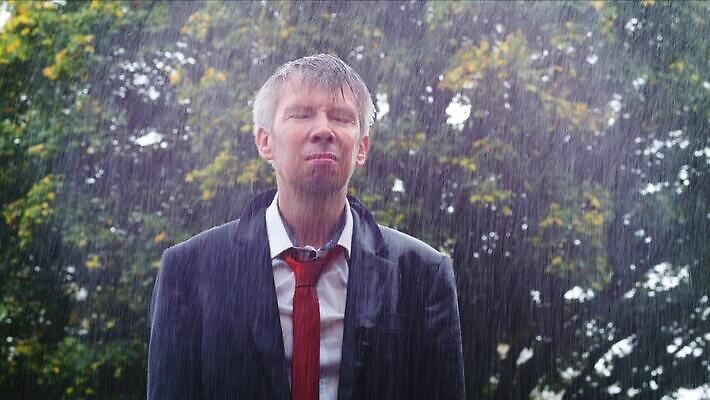 백인 직업 응시 비즈니스 날씨 아이디어 한명 사람 정장 성인 물 젖음 도전 물방울 잡기 비즈니스맨 고독 결심 예측 빗방울 걱정 패배 노력 폭풍 업무과다 문제 나쁜 경영 고립 역경 투쟁 MP4 해외동영상 클립영상 자연요소 서양인 1 시선 옷 남자 감정 컨셉 모션 업무 직장인 비_날씨 동영상 파일형식