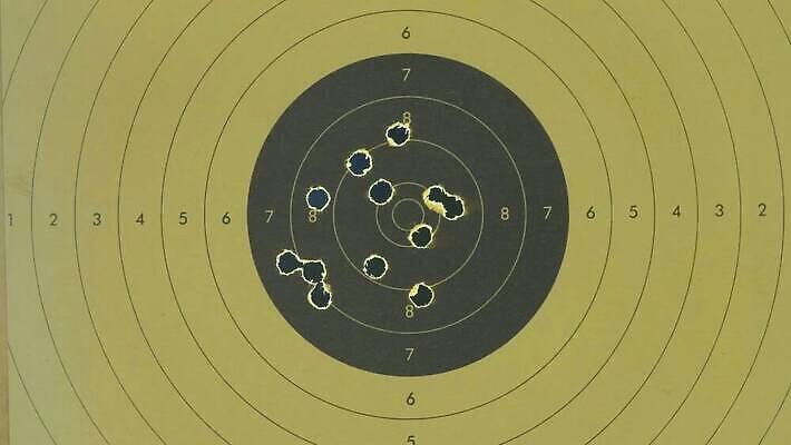 무기 스포츠 성공 사람없음 힘 경쟁 권총 총 게임 반지 우승 구멍 센터 닫기 보호 목표 위험 발사 연습 황소 군용 순환 시력 슛 조준 육군 사냥꾼 점수 총알 등급 저격수 정확 4K MP4 해외동영상 클립영상 직업 컨셉 장신구 모션 놀이 군대 최고 소 동영상 파일형식