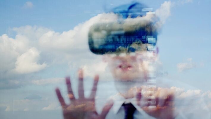 백인 응시 남자 안경 컨셉 비즈니스 모션 놀이 미래 고글 기술 한명 손짓 성인 3D 디지털 헤드폰 게임 관찰 도시 사이버 하이테크 비전 기어 동영상 혁명 구성 비디오게임 웨어러블 가상 가상현실 현실 4K MP4 해외동영상 클립영상 서양인 1 시선 잡화 음향기기 사람 디지털합성 파일형식