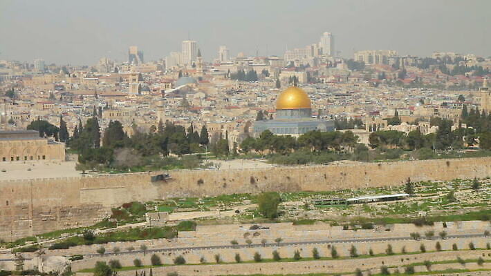 종교 문화 벽 여행 중동 건축양식 안테나 파노라마 풍경 사람없음 건물 도시풍경 교회 맑음 도시 사찰 영혼 역사 황금 이슬람교 모스크 신성 유대인 랜드마크 아랍어 예루살렘 옛날 유태교 이스라엘 팔레스타인 MOV 해외동영상 클립영상 건축물 건축 나라 통신 종교건축 날씨 촬영기법 동영상 서아시아 파일형식