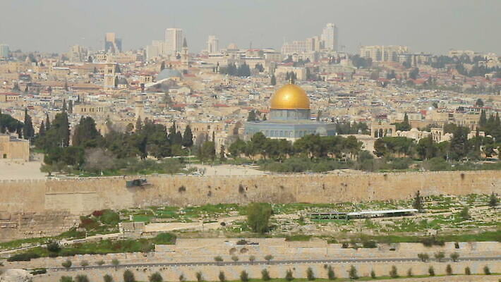 종교 문화 벽 여행 중동 건축양식 안테나 파노라마 풍경 사람없음 건물 도시풍경 교회 맑음 도시 사찰 영혼 역사 황금 이슬람교 모스크 신성 유대인 랜드마크 아랍어 예루살렘 옛날 유태교 이스라엘 팔레스타인 MOV 해외동영상 클립영상 건축물 건축 나라 통신 종교건축 날씨 촬영기법 동영상 서아시아 파일형식