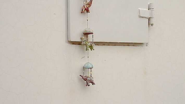 인형 컨셉 중동 건축양식 창문 가정 주택 안전 사람없음 야외 건물 장식 문 금속 희망 로켓 도시 행운 보호 위험 폭격 폭탄 전쟁 보안 이스라엘 MOV 해외동영상 클립영상 건축물 건축 감정 나라 재질 공격 폭발물 동영상 서아시아 파일형식