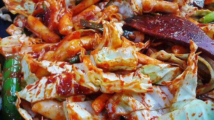 라이프스타일 그릇 음식 고추 주방용품 서브 한국 실내 마늘 육류 요리 사람없음 빨간색 식사 치킨 튀김 신선 뜨거움 양념 연기 그릴 수증기 난로 양배추 브런치 후추 생강 남쪽 점심식사 끓이기 단백질 절임 4K MOV 해외동영상 클립영상 식기 아시아 컬러 생활용품 채소 식재료 모션 내부 생활 난방기 방향 향신료 동영상 닭고기요리 영양소 파일형식