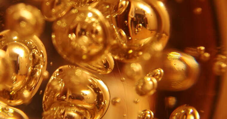 스튜디오촬영 모양 디자인 파도 컬러 백그라운드 패턴 와인잔 유리 추상 주류 실내 미술 사람없음 장식 물 빛 반사 노란색 환경 디지털 와인 거품 흰색 바 액체 닫기 질감 유리그릇 고립 브랜디 신맛 위스키 효과 4K MOV 해외동영상 클립영상 자연요소 그릇 음료 바다 무늬 술잔 모션 재질 문화예술 내부 맛 동영상 파일형식