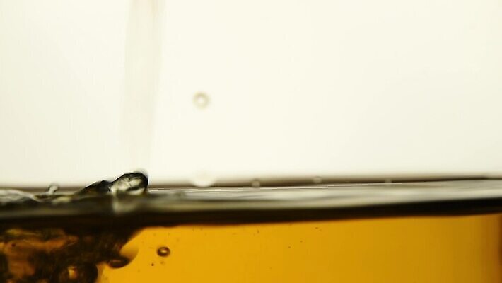 음료 백그라운드 모션 유리 포도 표면 사람없음 옆모습 컵 초록색 물 노란색 주스 거품 흐름 신선 뜨거움 항아리 개울 붓기 닫기 냄비 사과 컨테이너 찻주전자 가득함 준비 회전 함선 각도 부드러움 느림 양조 우롱차 투입 MOV 해외동영상 클립영상 자연요소 식기 산업 뷰포인트 컬러 컨셉 배_교통 과일 재질 주전자 차_음료 강 도자기 감각 솥 동영상 파일형식