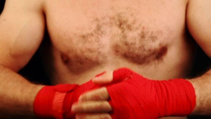 백인 1 손 스포츠 백그라운드 근육 탈의 안전 성인 빨간색 검은색 힘 권투 덮개 흰색 닫기 보호 손목 준비 싸움 근육질 각도 운동가 조이기 지원 포장소품 MOV 해외동영상 클립영상 서양인 컬러 컨셉 포장 모션 사람 신체부위 격투기 뚜껑 몸매 오브젝트 동영상 포장재료 파일형식