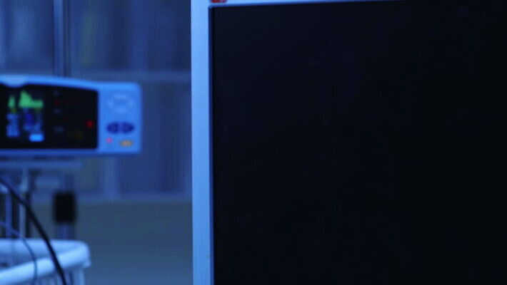 선 과학 통신 프레임 기술 건강 병원 사람없음 전자제품 컴퓨터 숫자 약 디지털 모니터 자료 어둠 공백 방 장비 환자 의사 정보 하트 긴급 맥박 돌봄 심전도 자취 비어있는 MOV 해외동영상 클립영상 모양 문자 의학 모션 의료진 동영상 파일형식