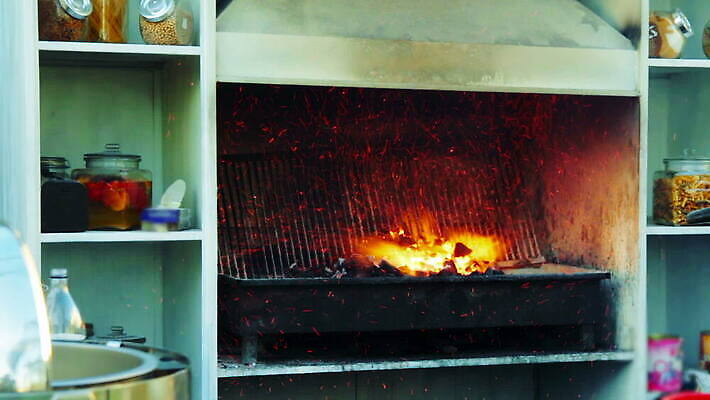 음식 백그라운드 오렌지 불 바람 불꽃 요리 사람없음 야외 빨간색 빛 노란색 주방 식당 검은색 수확 뜨거움 연기 오븐 그릴 더위 바비큐 난로 굽기 부식 준비 벽난로 화재 숯 연소 석탄 여신 옛날 재 화상 비어있는 MOV 해외동영상 클립영상 자연요소 컬러 농업 과일 주방용품 날씨 상점 가전제품 상처 난방기 사건 구이 동영상 파일형식