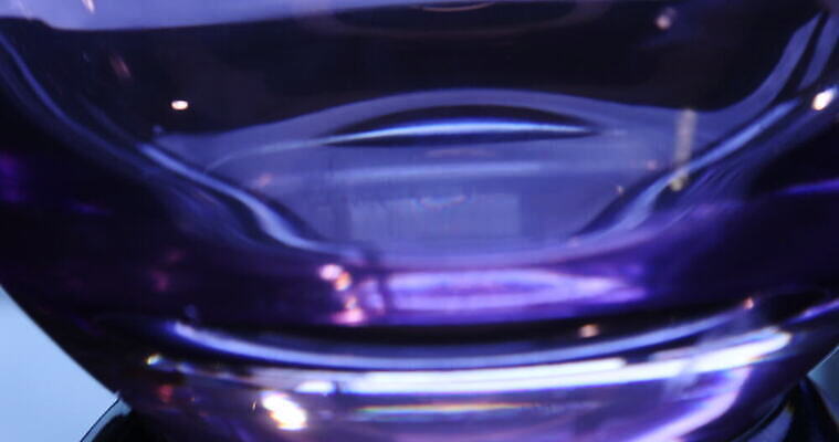 디자인 백그라운드 패턴 유리 추상 조명 미술 사람없음 장식 물 빛 뷰티 반사 노란색 디지털 젖음 추위 물방울 닫기 소프트포커스 브레이크 크리스탈 빗방울 질감 다이아몬드 유리그릇 블러 블러효과 새기다 인공 비어있는 4K MOV 해외동영상 클립영상 자연요소 그릇 컬러 무늬 모션 재질 문화예술 촬영기법 비_날씨 광석 보석 동영상 파일형식 효과