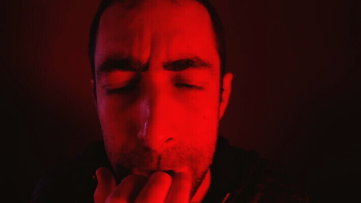 백인 손 남자 감정 생각 손가락 스트레스 한명 사람 성인 못 입 실패 좌절 무서움 불안 고민 공포 문제 긴장 불만 토막 습관 나쁜 배려 심각 압력 우울감 트러블 해로움 남용 MOV 해외동영상 클립영상 서양인 1 컨셉 신체부위 공구 동영상 파일형식