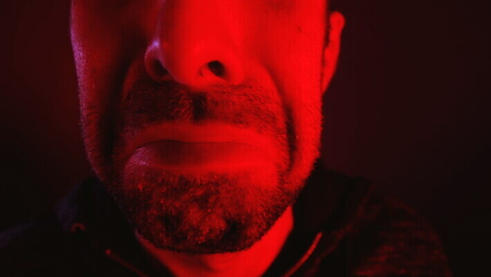 백인 1 남자 감정 얼굴 스트레스 건강 한명 사람 성인 빨간색 머리 어둠 고통 슬픔 표현 좌절 닫기 울음 고민 두통 문제 후회 긴장 압력 우울증 위기 트러블 편두통 MOV 해외동영상 클립영상 서양인 컬러 컨셉 모션 표정 신체부위 질병 동영상 파일형식