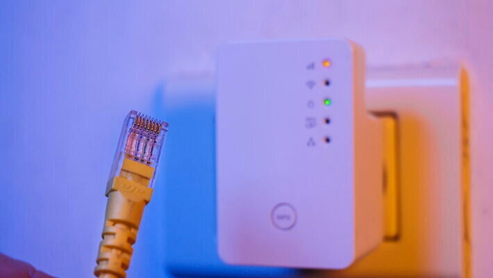 인터넷 통신 사람없음 초록색 빛 컴퓨터 디지털 자료 장비 네트워크 고리 닫기 콘센트 전기에너지 지시 연결 접속 무선전화기 속도 신호 와이파이 온라인 랜 모뎀 서버 네트워킹 주도 4K 깜빡이다 MOV 해외동영상 클립영상 컬러 모션 전자제품 에너지 예절 전화기 무선인터넷 동영상 파일형식