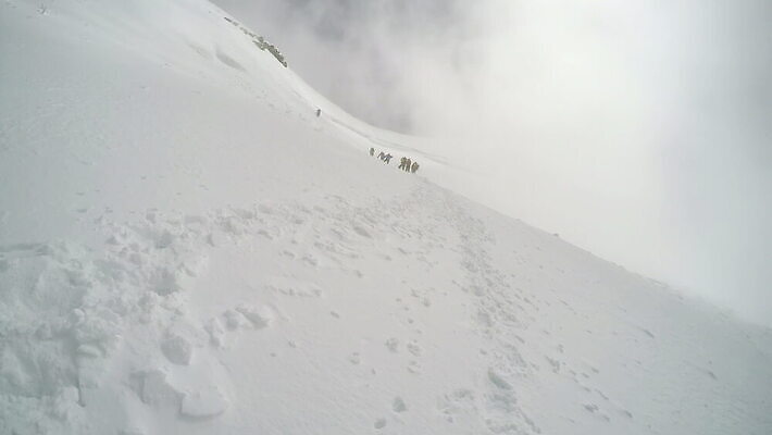 실루엣 유럽 호수 여행 배낭 자국 자연 하늘 휴가 산 독일 건강 파노라마 사람없음 야외 걷기 트래킹 하이킹 프랑스 시골 오스트리아 정상 스위스 오르기 알프스 네팔 원정 절정 히말라야 바이에른 1인칭시점 바이에른사람 4K MOV 해외동영상 클립영상 시선 나라 아시아 가방 모션 레저 촬영기법 생태계 동영상 파일형식 산맥