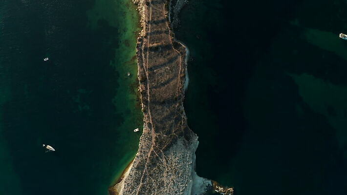 바다 섬 자연 풍경 사람없음 보트 지중해 4K MOV 해외동영상 클립영상 배_교통 생태계 동영상 파일형식