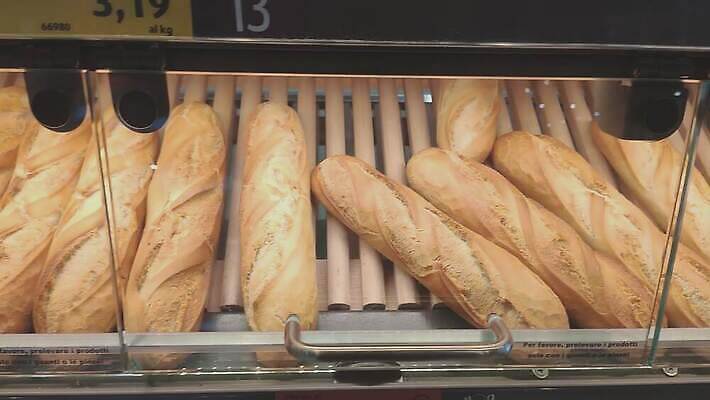 식물 잡화 산업 음식 공장 선반 따뜻함 건강 요리 사람 사람없음 세일 바구니 상점 식사 카트 빵집 흰색 신선 뜨거움 시장 선택 오븐 맛 제조 구매 상품 밀 굽기 고객 통로 상승 반죽 밀가루 소매 덩어리 슈퍼마켓 번 용광로 제빵사 페스츄리 많음 4K MOV 해외동영상 클립영상 직업 빵 컬러 가구 컨셉 공업 곡류 쇼핑 가전제품 가루 구이 동영상 파일형식