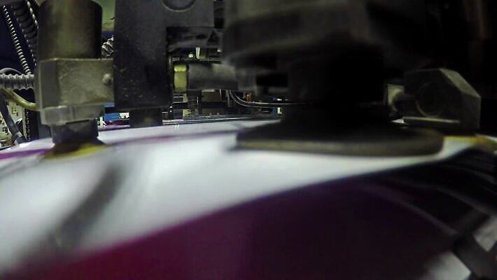 식물 산업 종이 컬러 공장 모션 잉크 주택 사람없음 책 상점 기계 장비 도구 업무 판넬 작업실 신문 제조 잡지 인쇄 속도 상업 언론 출판 4K MP4 해외동영상 클립영상 공업 건물 간행물 작업 뉴스 동영상 파일형식