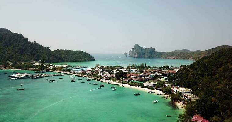 나무 아시아 모래 파도 바다 컬러 섬 여행 요트 태국 자연 하늘 휴가 열대 산 안테나 사람없음 초록색 물 파란색 야자수 만 보트 산호 언덕 마야 항공촬영 드론 터키석 파라다이스 푸켓 그리너리 4K MP4 해외동영상 클립영상 자연요소 식물 나라 뷰포인트 배_교통 통신 자포동물 보석 생태계 마야문명 동영상 파일형식 트랜드컬러