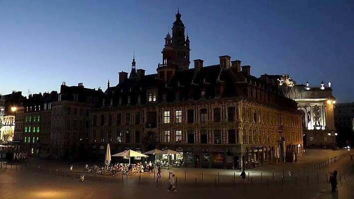 외관 유럽 산업 건축양식 하늘 파노라마 사람 사람없음 건물 탑 궁전 프랑스 도시 보행자 센터 역사 회의실 상업 종탑 프랑스어 구시가지 랜드마크 타임랩스 MP4 해외동영상 클립영상 문자 건축물 건축 나라 고건축 촬영기법 동영상 파일형식