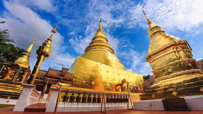 전통 종교 문화 여행 불교 건축양식 태국 하늘 사람없음 건물 장식 컬러풀 조각상 뷰티 탑 놀람 골동품 사찰 황금 질감 방콕 신성 수도원 야광 천연기념물 랜드마크 사당 사리탑 숭배 신앙심 인기 4K 타임랩스 MOV 해외동영상 클립영상 건축물 건축 감정 아시아 컬러 종교건축 촬영기법 표정 빛 조형물 동영상 파일형식
