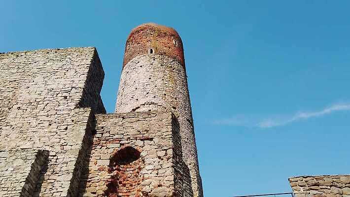 나무 유럽 조류 하늘 사람없음 탑 궁전 깃발 중세기사 박물관 복고 폴란드 천연기념물 옛날 4K MOV 해외동영상 클립영상 식물 동물 건축물 나라 고건축 동영상 파일형식