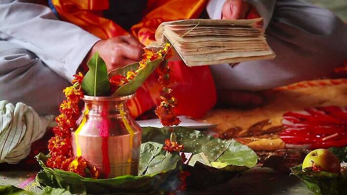 손 남자 아시아 종교 불교 불 사람 동양인 사람없음 컬러풀 기도 시골 사찰 의식 영혼 원주민 연기 가난 성직자 승려 인도인 묘사 명상 복고 예배 향기 네팔 라마 민화 신앙심 힌두교 MOV 해외동영상 클립영상 자연요소 외국인 나라 컬러 컨셉 종교건축 인종 신체부위 아프리카인 그림 냄새 동영상 파일형식
