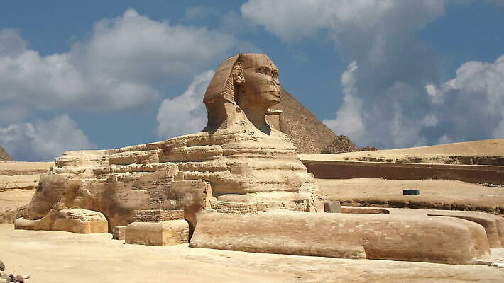 구름 모래 조각 여행 유적 아프리카 하늘 이집트 사람없음 파란색 여행객 사막 바위 무덤 사찰 역사 기자 큼 회의실 폐허 피라미드 과거 스핑크스 천연기념물 고고학 제국 카이로 파라오 파멸 비어있는 MOV 해외동영상 클립영상 자연요소 직업 전통 건축물 교육 나라 컬러 컨셉 종교건축 사람 돌_바위 크기 동영상 랜드마크 파일형식 소멸