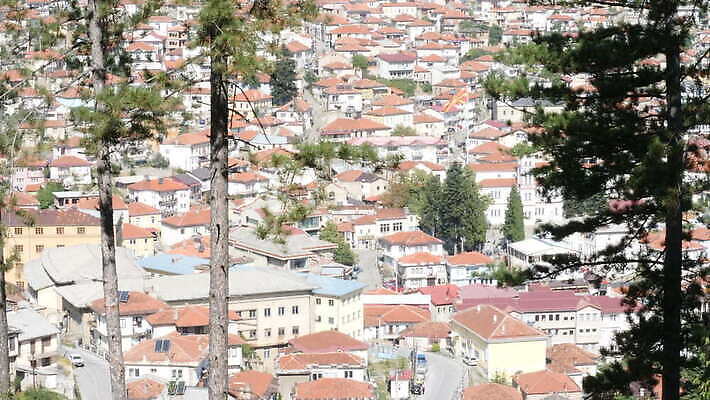 나무 전통 여행 백그라운드 컨셉 건축양식 자연 지붕 날씨 휴가 산 주택 파노라마 풍경 사람없음 건물 여름 도시풍경 마을 환경 놀람 깃발 도시 역사 숲 언덕 그림 생태계 침엽수 타운 구시가지 복잡 생태학 사이프러스 4K MOV 해외동영상 클립영상 식물 건축물 계절 교육 건축 감정 촬영기법 표정 동영상 파일형식