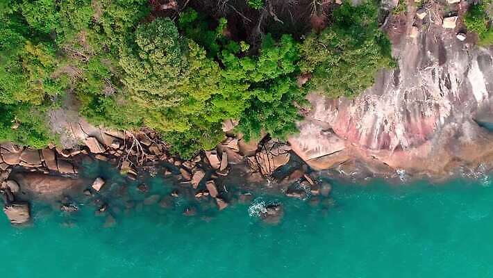 파도 바다 섬 자연 산 풍경 사람없음 바위 내추럴 항공촬영 4K MOV 해외동영상 클립영상 뷰포인트 돌_바위 생태계 동영상 파일형식