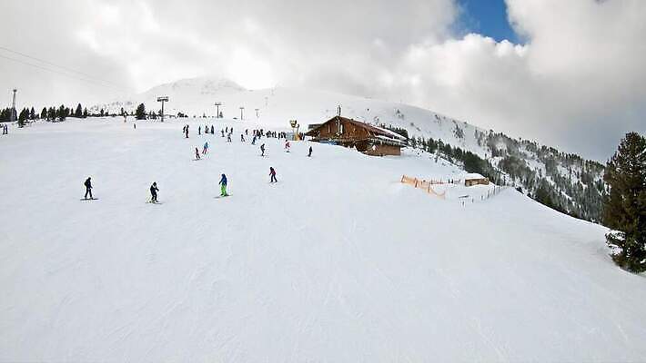 스포츠 겨울 의자 교통시설 모션 자연 하늘 스키 산 풍경 경사 사람없음 야외 태양 맑음 추위 흰색 정상 언덕 휴양지 리프트 스키선수 느림 스노우보더 1인칭시점 4K 반스코 MP4 해외동영상 클립영상 자연요소 시선 계절 컬러 가구 교통 날씨 겨울스포츠 운동선수 장소 시설 생태계 동영상 불가리아 파일형식