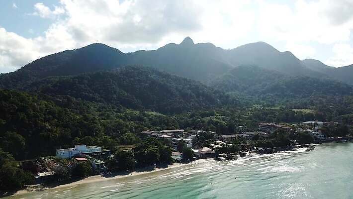 나무 모래 파도 바다 섬 여행 백그라운드 태국 자연 하늘 호텔 휴가 휴식 안테나 사람 사람없음 초록색 물 파란색 모래사장 야자수 태양 맑음 수영 자유 광선 투명 황금 언덕 하와이 폴리네시아 드론 터키석 파라다이스 그리너리 4K MP4 해외동영상 클립영상 자연요소 식물 아시아 컬러 컨셉 통신 숙소 날씨 미국 수상스포츠 오세아니아 보석 생태계 동영상 파일형식 트랜드컬러