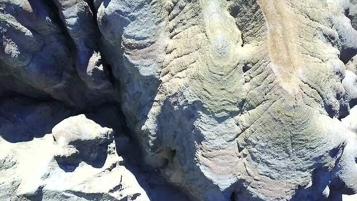 공원 모래 컬러 여행 오렌지 자연 하늘 산 건조 풍경 사람없음 야외 빨간색 모래사장 컬러풀 노란색 골짜기 사막 바위 흰색 모래언덕 언덕 부식 점토 사암 내추럴 항공촬영 드론 스텝 전국 절정 카자흐스탄 특별함 불모지 막 MP4 해외동영상 클립영상 공공시설 아시아 바다 뷰포인트 컨셉 과일 돌_바위 생태계 동영상 파일형식