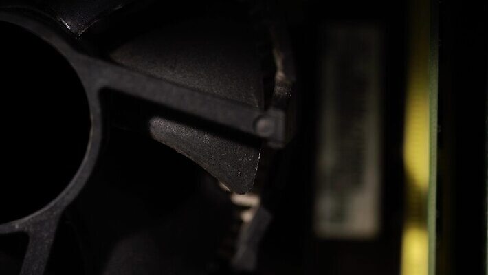 디자인 산업 컨셉 통신 부분 실내 사람없음 내부 장식 파란색 컴퓨터 컬러풀 금속 디지털 검은색 힘 공연 장비 게임 뜨거움 부채 시원함 속도 순환 전자 시스템 온도 냉각기 마더보드 프로세서 하드웨어 4K MOV 해외동영상 클립영상 컬러 모션 재질 놀이 이벤트 전자제품 동영상 파일형식