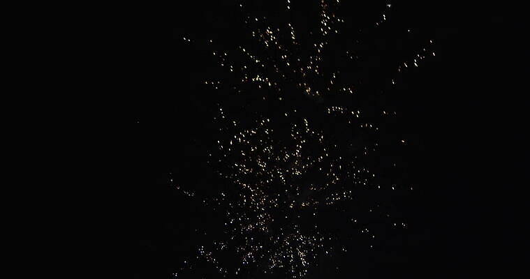 컬러 크리스마스 하늘 휴가 불꽃 새해 기념 사람없음 컬러풀 파티 축제 어둠 축하 야간 독립 독립기념일 4K MOV 해외동영상 클립영상 자연요소 기념일 컨셉 불 이벤트 동영상 파일형식