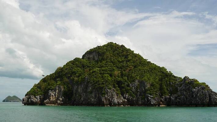 공원 아시아 바다 섬 여행 백그라운드 태국 휴가 열대 산 파노라마 풍경 사람없음 초록색 물 여름 파란색 여행객 맑음 놀람 전원 만 숲 열대우림 언덕 암초 석호 내추럴 가죽끈 이국적 전국 터키석 파라다이스 4K MP4 해외동영상 클립영상 자연요소 계절 공공시설 감정 나라 컬러 날씨 촬영기법 표정 사람 끈 전기에너지 가죽 보석 동영상 파일형식