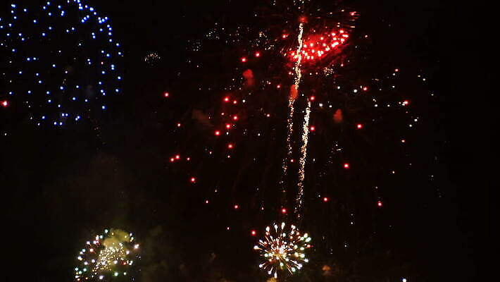 기념일 백그라운드 하늘 추상 휴가 불꽃 새해 기념 폭죽 불꽃놀이 이벤트 사람없음 여름 컬러풀 파티 크래커 검은색 축제 어둠 로켓 축하 닫기 야간 큼 폭발 폭발물 잔치 쇼 장면 광 진짜 카운트다운 4K MOV 해외동영상 클립영상 자연요소 계절 무기 컬러 컨셉 무늬 모션 놀이 불 쿠키 크기 동영상 파일형식
