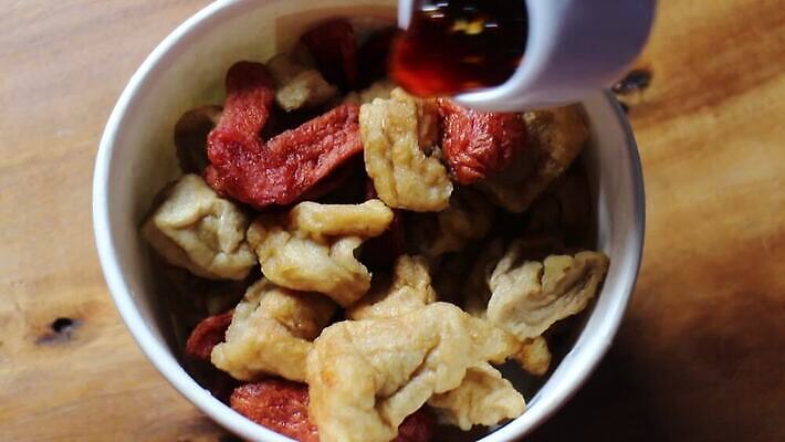 음식 백그라운드 태국 디저트 육류 어류 요리 사람없음 노란색 금속 식사 튀김 신선 뜨거움 미트볼 굽기 해산물 매움 온도 길거리음식 빵가루 삶기 태국음식 MOV 해외동영상 클립영상 아시아 컬러 식재료 재질 수중동물 맛 구이 동영상 동양음식 파일형식