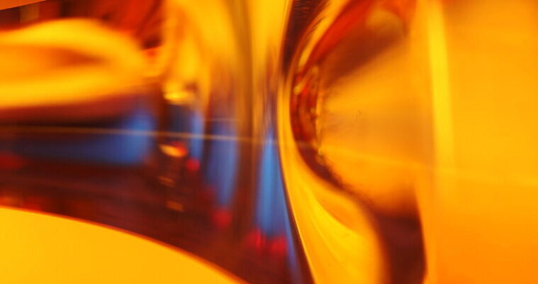 디자인 컬러 백그라운드 패턴 유리 추상 조명 미술 사람없음 장식 물 빛 뷰티 반사 노란색 디지털 젖음 추위 물방울 소프트포커스 브레이크 크리스탈 빗방울 질감 다이아몬드 유리그릇 블러 블러효과 새기다 인공 비어있는 4K MOV 해외동영상 클립영상 자연요소 그릇 무늬 재질 문화예술 촬영기법 비_날씨 광석 보석 동영상 파일형식 효과