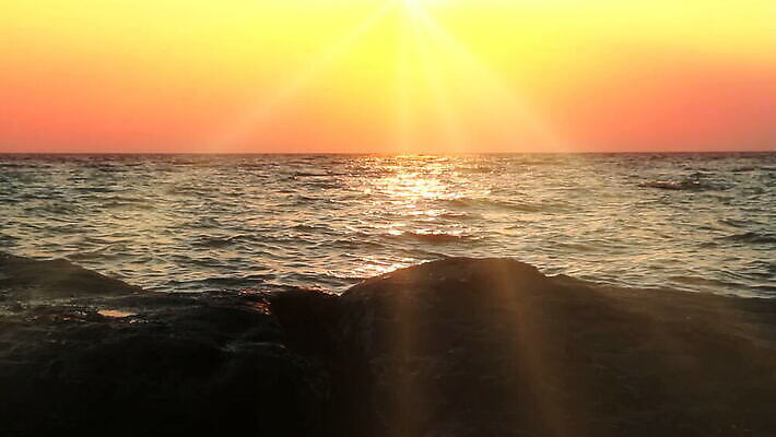 실루엣 파도 바다 여행 백그라운드 오렌지 자연 하늘 휴가 휴식 사람없음 빨간색 물 빛 모래사장 햇빛 태양 노란색 일출 맑음 황혼 일몰 새벽 낭만 광선 서핑 황금 하와이 공상 스카이라인 내추럴 파라다이스 하와이인 수평선 MOV 해외동영상 클립영상 자연요소 외국인 컬러 컨셉 과일 날씨 촬영기법 노을 미국 수상스포츠 생태계 동영상 파일형식
